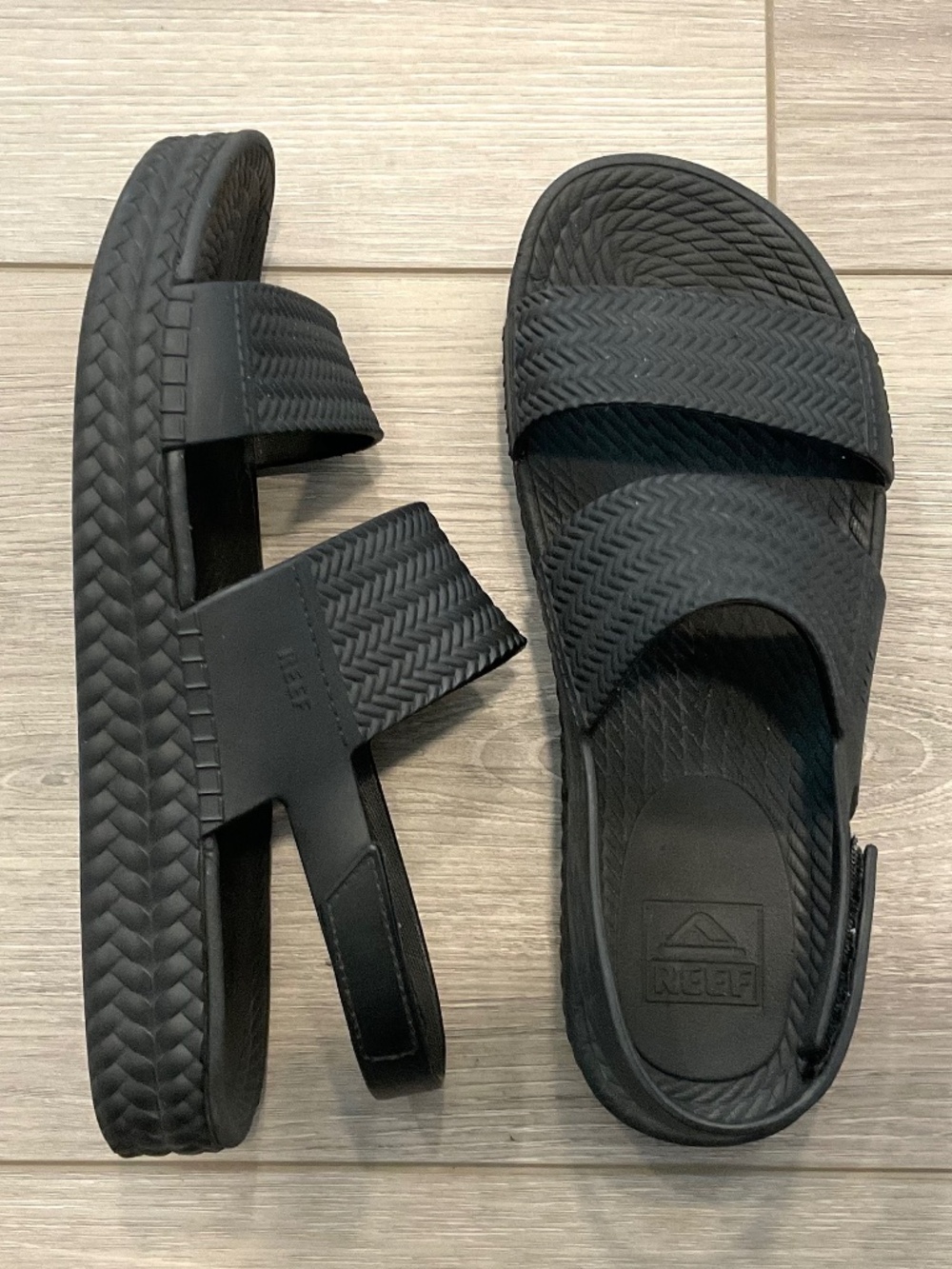 REEF Water Vista Back-Strap Sandals in Black Size 6